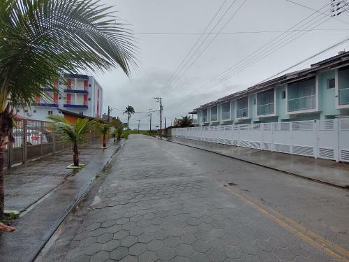Casa Em Condom�nio A 100 Metros Da Praia.