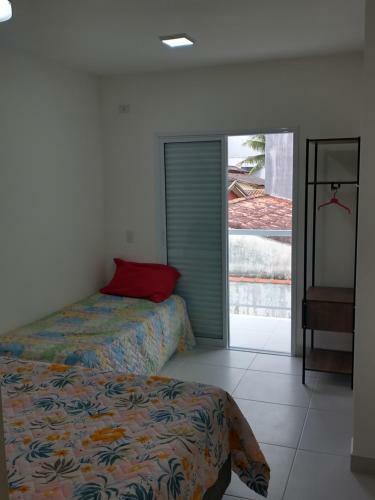 Casa Em Condom�nio A 100 Metros Da Praia.