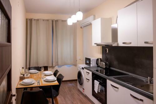 Design 1bdr Apartment In Top Center - Free Parking