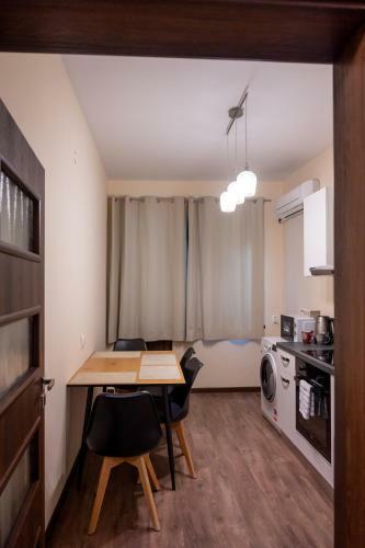 Design 1bdr Apartment In Top Center - Free Parking