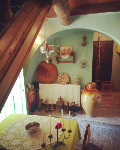 Hostal Morfeas Guesthouse