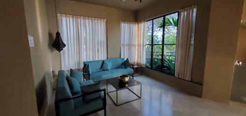 Manas Villa
