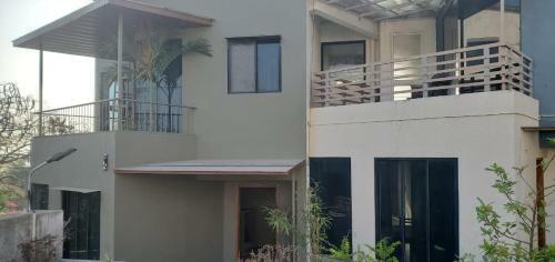 Manas Villa