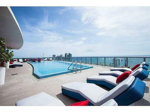 Luxurious Brand New Apartment Hallandale Beach
