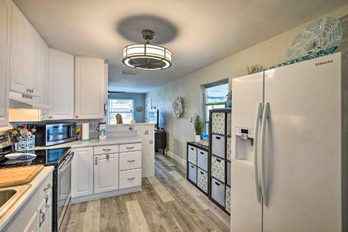 Colorful, Pet-friendly Home Near Ormond Beach