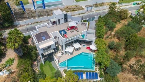 Unique Villa In La Quinta/5bed/5bath/gym/cinema
