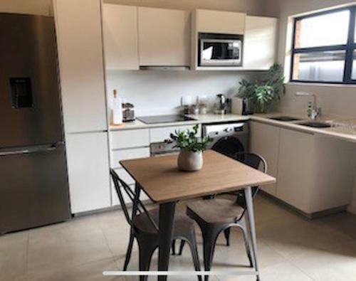 Trendy Melrose Apartment