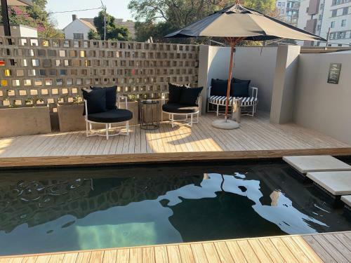 Trendy Melrose Apartment