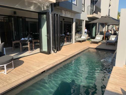 Trendy Melrose Apartment