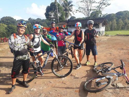 Arya Paspan Camp
