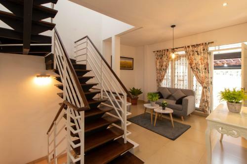 Villa Keluarga Resor Dago Pakar Bandung - Dengan View Bukit