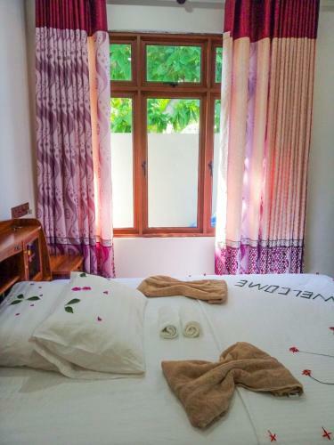 Hostal Five Ens Lodge