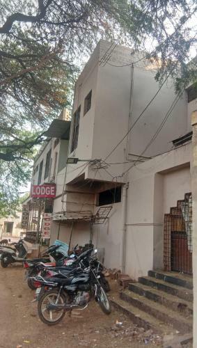 Hotel Sarvodaya Deluxe Lodge