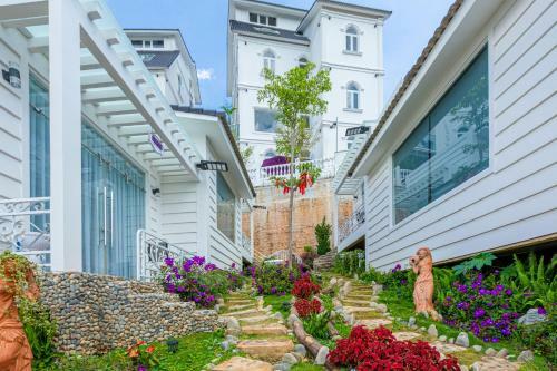 Shin Village Hotel