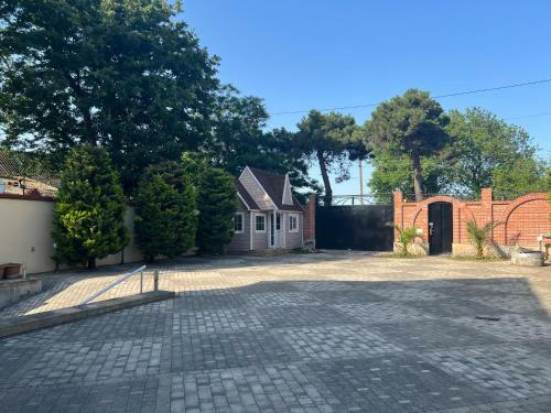 Hostal Riva Seaside House