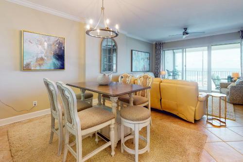 Hotel Regency Isle 305