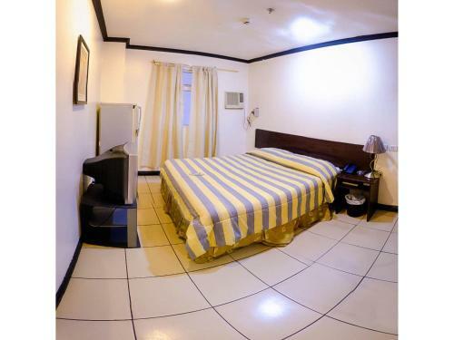 Crowne Garden Hotel