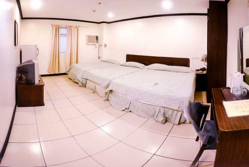 Crowne Garden Hotel