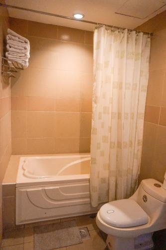 Crowne Garden Hotel