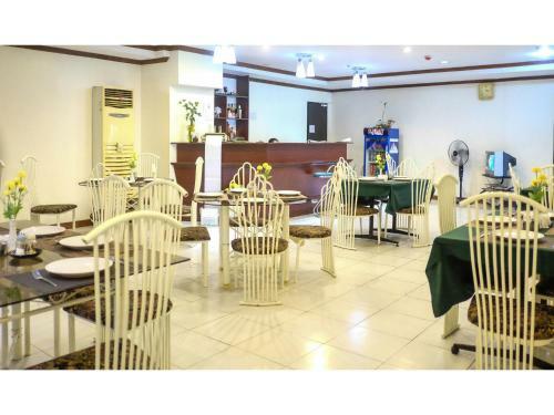 Crowne Garden Hotel