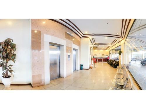 Crowne Garden Hotel