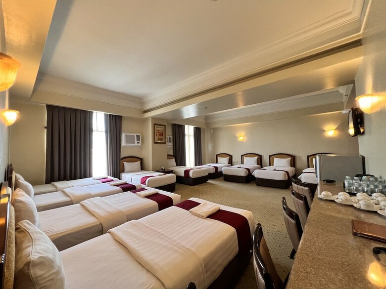 Sarrosa International Hotel And Residential Suites