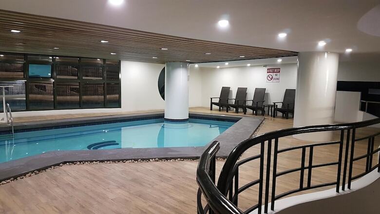 Sarrosa International Hotel And Residential Suites