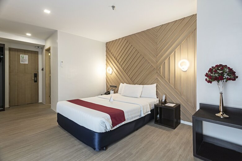 Sarrosa International Hotel And Residential Suites