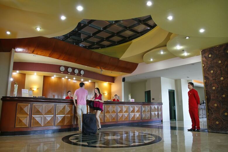 Sarrosa International Hotel And Residential Suites
