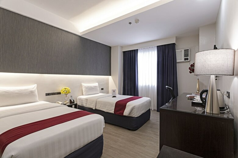 Sarrosa International Hotel And Residential Suites
