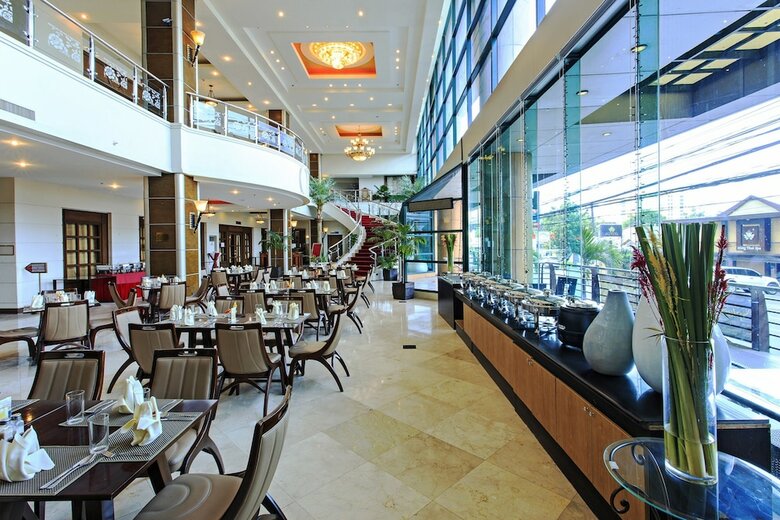 Sarrosa International Hotel And Residential Suites