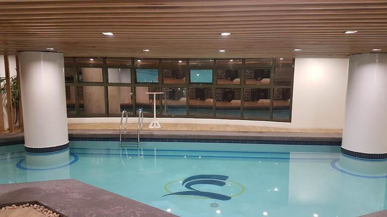 Sarrosa International Hotel And Residential Suites