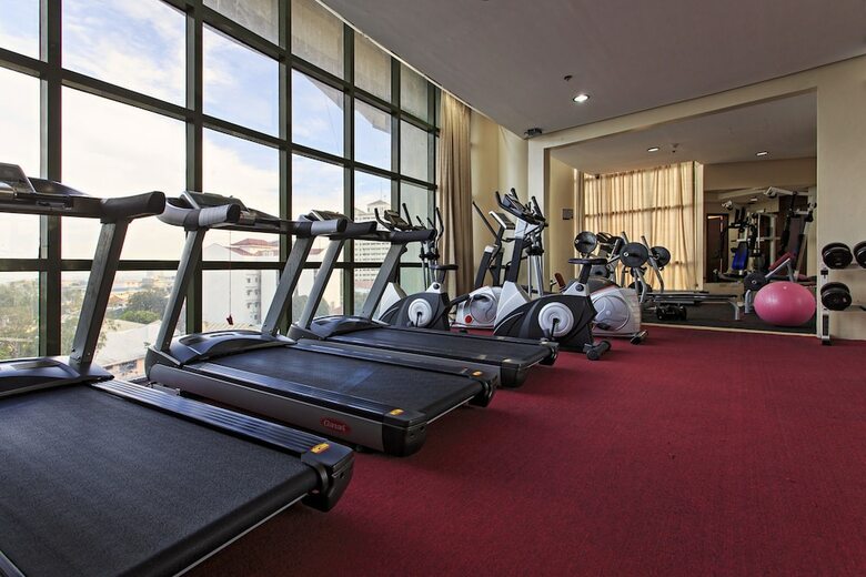 Sarrosa International Hotel And Residential Suites