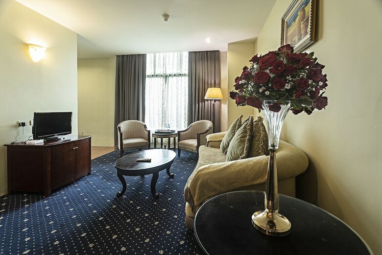 Sarrosa International Hotel And Residential Suites