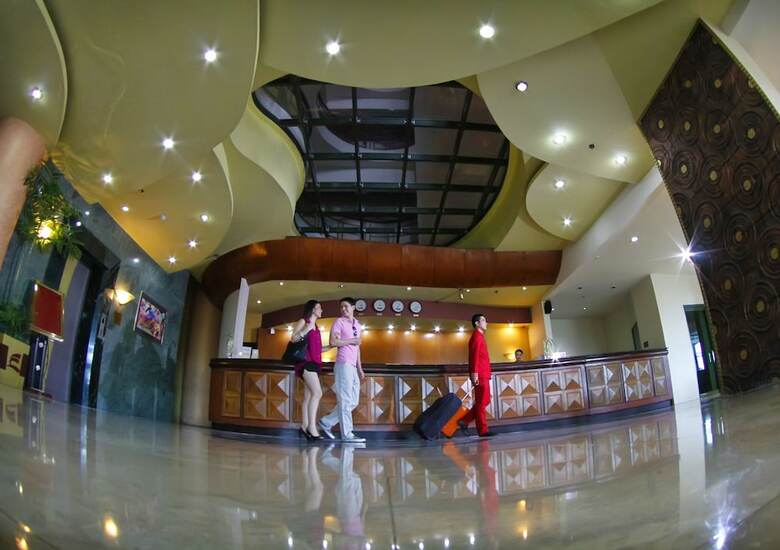 Sarrosa International Hotel And Residential Suites