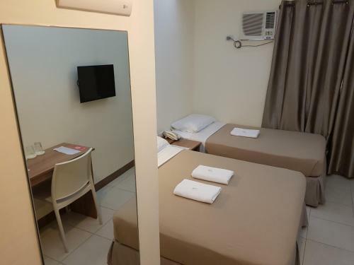 Hotel The Center Suites
