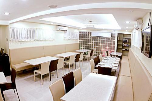 Hotel The Center Suites
