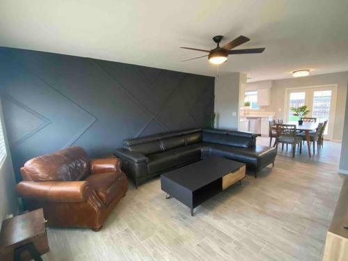 Cubs Corner - 4 Bed 2 Bath Retreat.