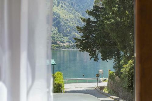 Muo Sea Front Apartments Kotor