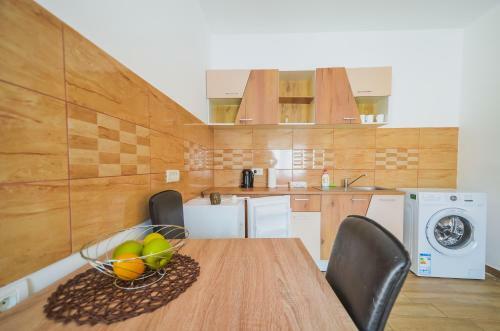 Villa Beautiful Homes With Private Yard, Bath And Free Parking