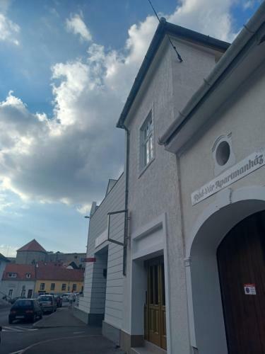R�d-v�r Apartmanh�z