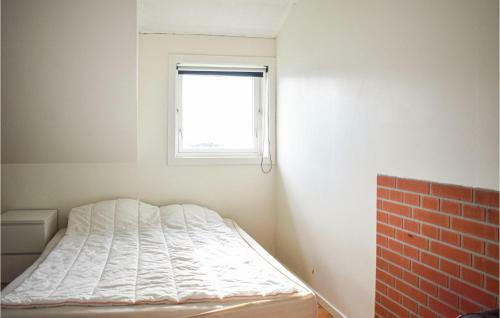 Nice Home In Brekke With Wifi And 5 Bedrooms