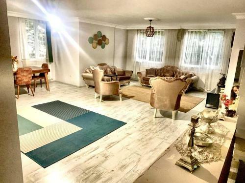 5mins From Airport. Luxury Villa In The Forest