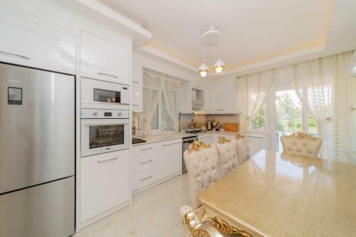 Superb Villa With Pool Hamam And Sauna In Antalya
