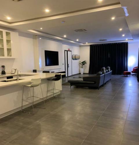 Charming 2 Bedroom Serviced Apartment With Pool