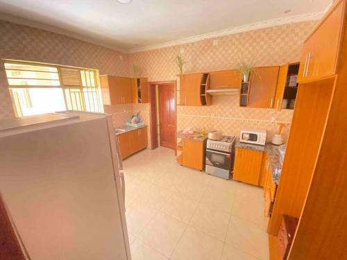 Gacuriro Spacious Luxurious Villa With Pool With 6 Bedrooms