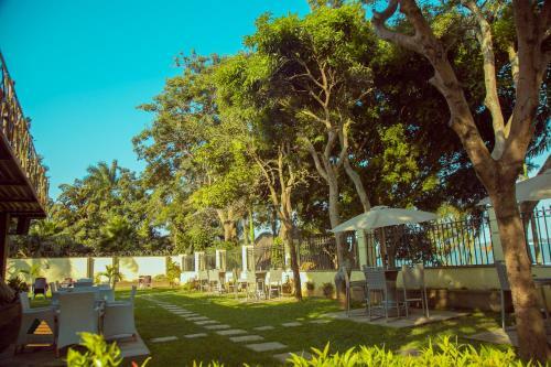 Hotel Cwezi By The Lake