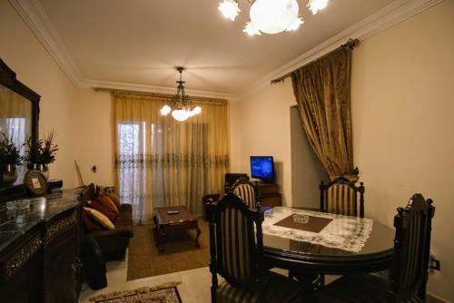 #1. Cozy 3-bed Apartment, Garden, Super Location