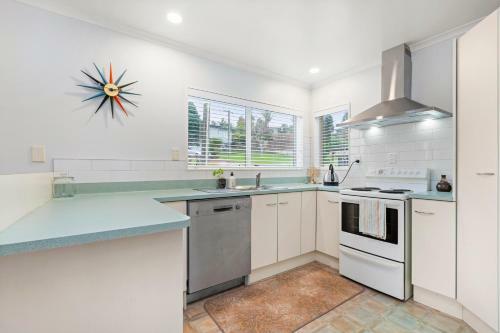 Surfs Up - Raglan Holiday Home