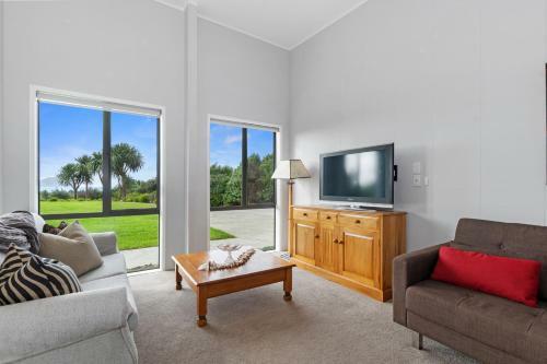 Sea View Cottage - Ruakaka Holiday Cottage